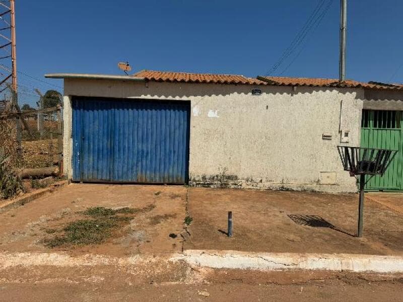 Casa em leilão em Santo Antônio Do Descoberto - GO — LOTE 111 IMÓVEIS CAIXA
