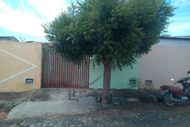 Casa em leilão em Cajazeiras - PB — LOTE 196 IMÓVEIS CAIXA