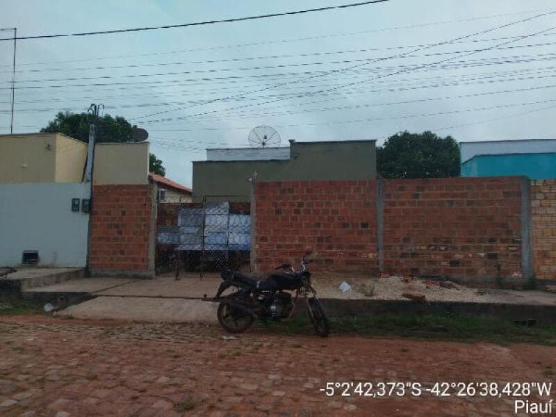 Casa em leilão em Altos - PI — LOTE 251 IMÓVEIS CAIXA