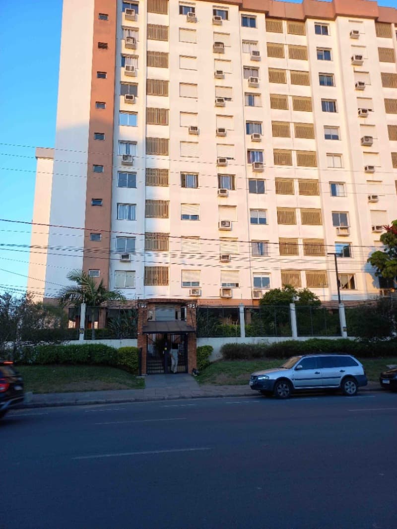 Apartamento em leilão em Porto Alegre - RS — LOTE 006 APARTAMENTO BAIRRO PARTENON