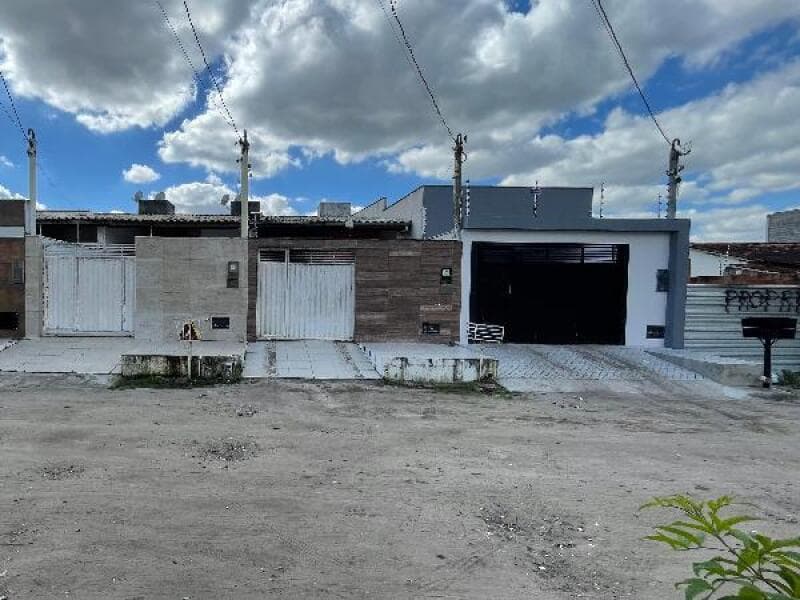 Casa em leilão em Feira De Santana - BA — LOTE 035 IMÓVEIS CAIXA
