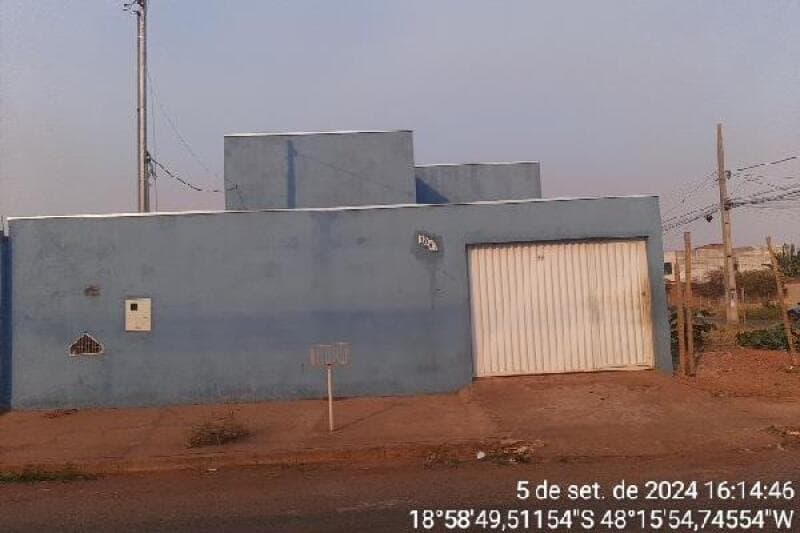 Casa em leilão em Uberlândia - MG — LOTE 238 IMÓVEIS CAIXA