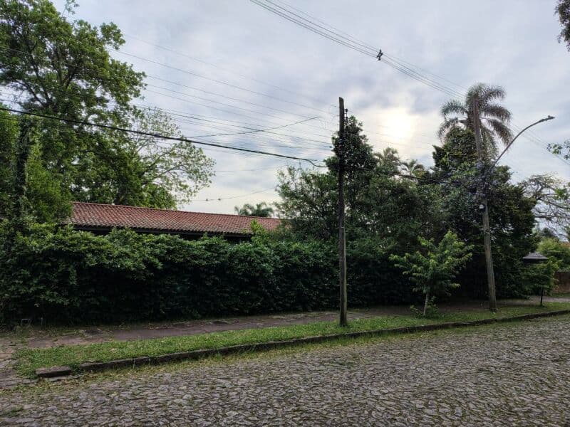 Foto 1 de 9: Casa em leilão em Porto Alegre - RS — LOTE 001 CASA RUA CARIRI