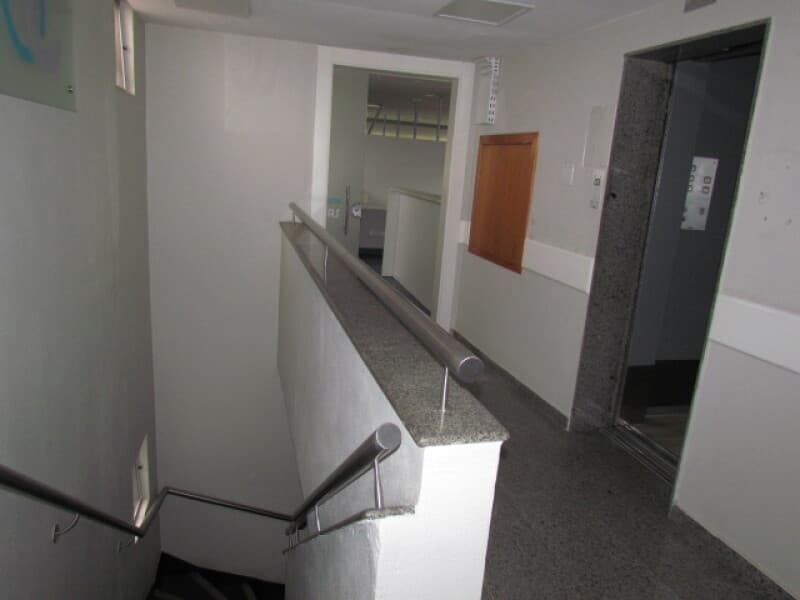Foto 8 de 21: Comercial em leilão em Porto Alegre - RS, bairro Santana — LOTE 001 PRÉDIO NA RUA OVALO BILAC COM 1.083 M2