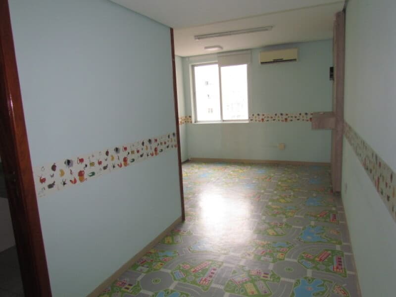 Foto 11 de 21: Comercial em leilão em Porto Alegre - RS, bairro Santana — LOTE 001 PRÉDIO NA RUA OVALO BILAC COM 1.083 M2