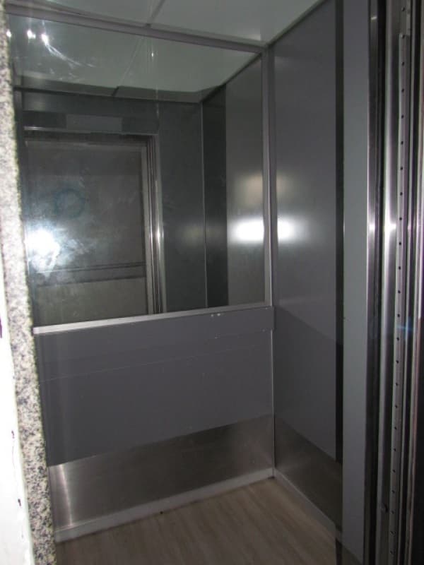 Foto 15 de 21: Comercial em leilão em Porto Alegre - RS, bairro Santana — LOTE 001 PRÉDIO NA RUA OVALO BILAC COM 1.083 M2
