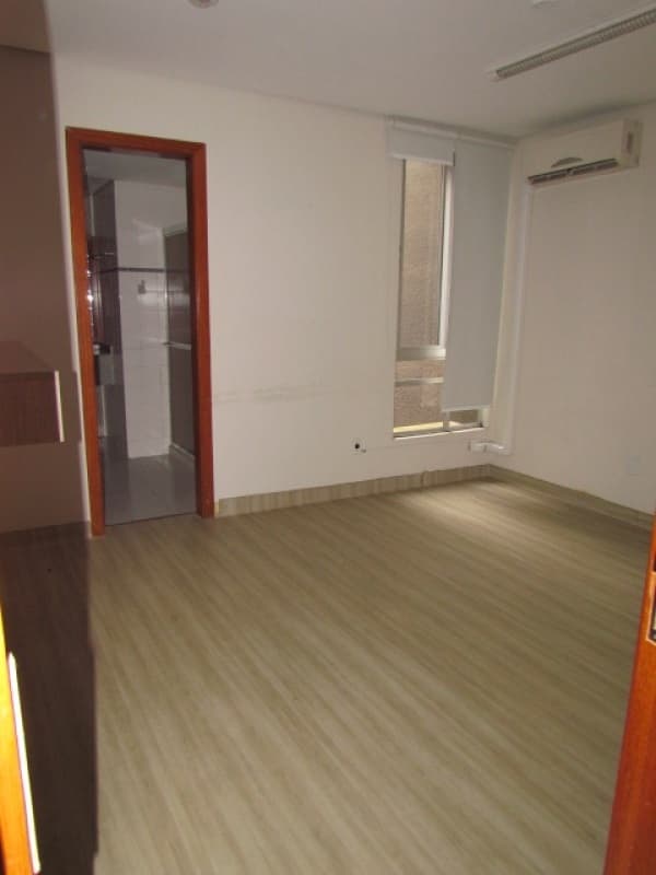 Foto 19 de 21: Comercial em leilão em Porto Alegre - RS, bairro Santana — LOTE 001 PRÉDIO NA RUA OVALO BILAC COM 1.083 M2