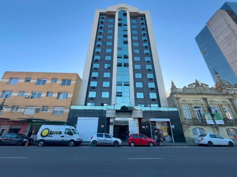 Comercial em leilão em Pelotas - RS — LOTE 011 Loja 10 do Edifício Cristal Palace na Rua General Osório 555, no Centro de Pelotas