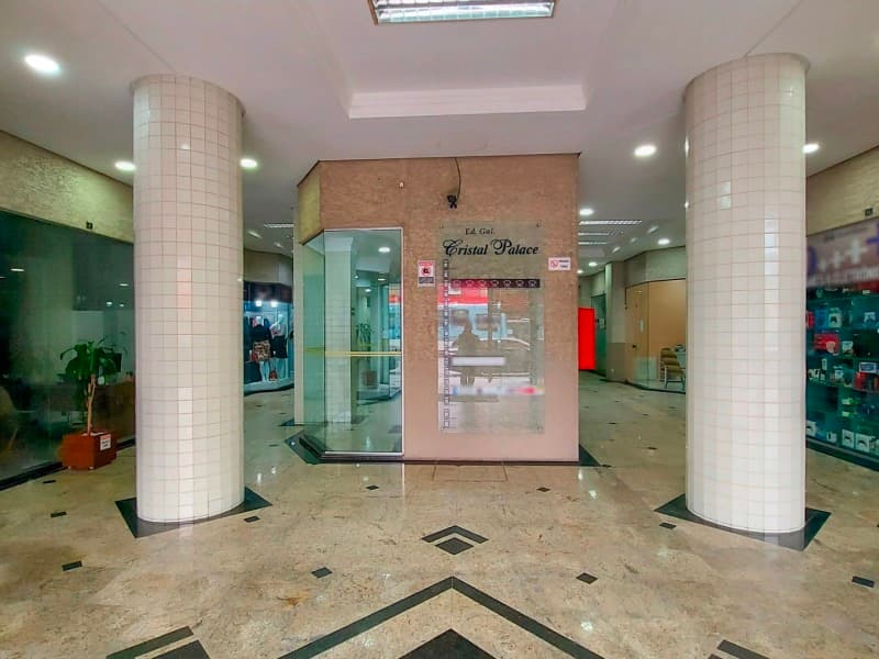 Foto 3 de 3: Comercial em leilão em Pelotas - RS — LOTE 011 Loja 10 do Edifício Cristal Palace na Rua General Osório 555, no Centro de Pelotas