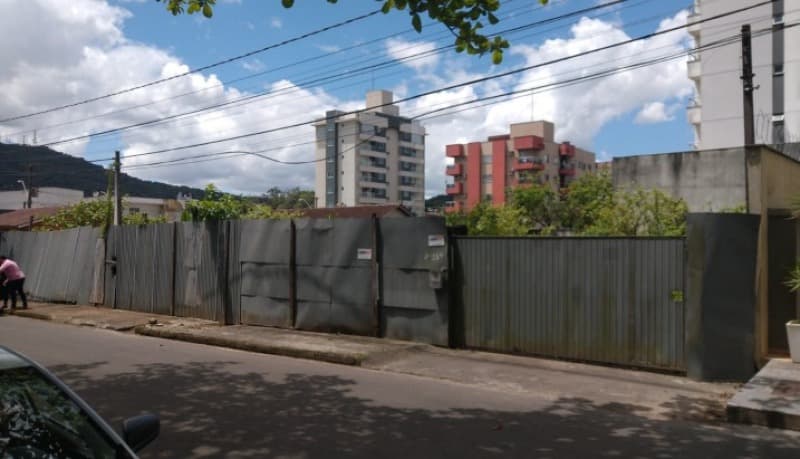 Foto 1 de 3: Terreno em leilão em Joinville - SC, bairro América — LOTE 001 IMÓVEL em Joinville
