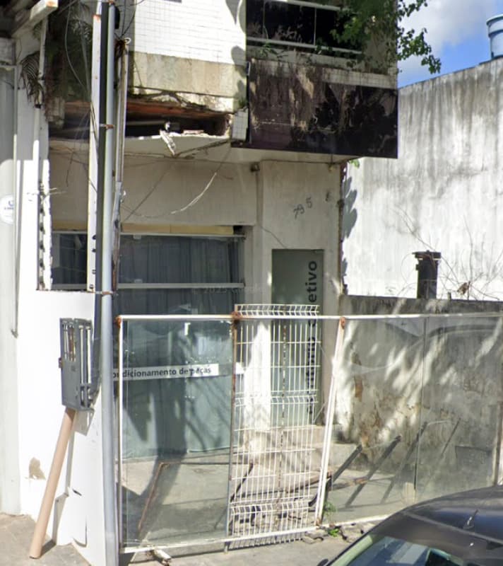 Comercial em leilão em Aracaju - SE — LOTE 001 IMÓVEL - PAVIMENTO TÉRREO - BAIRRO SIQUEIRA CAMPOS - ARACAJU/SE