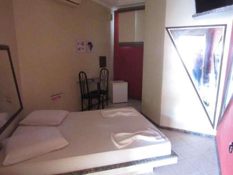 Foto 12 de 19: Comercial em leilão em Aracaju - SE — LOTE 001 IMÓVEL COMERCIAL - POUSADA - BAIRRO FAROLÂNDIA - ARACAJU/SE