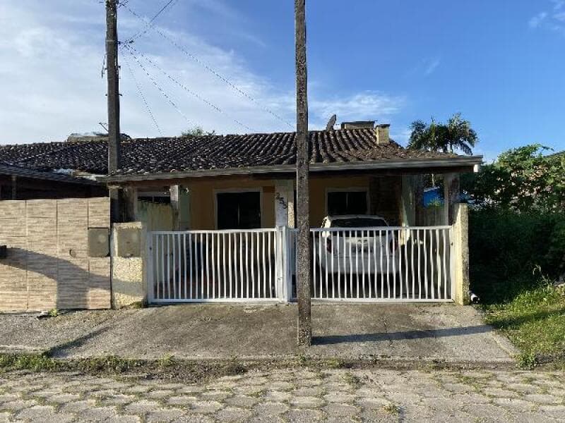 Casa em leilão em Pontal Do Paraná - PR — LOTE 239 CASA - PONTAL DO PARANA/PR