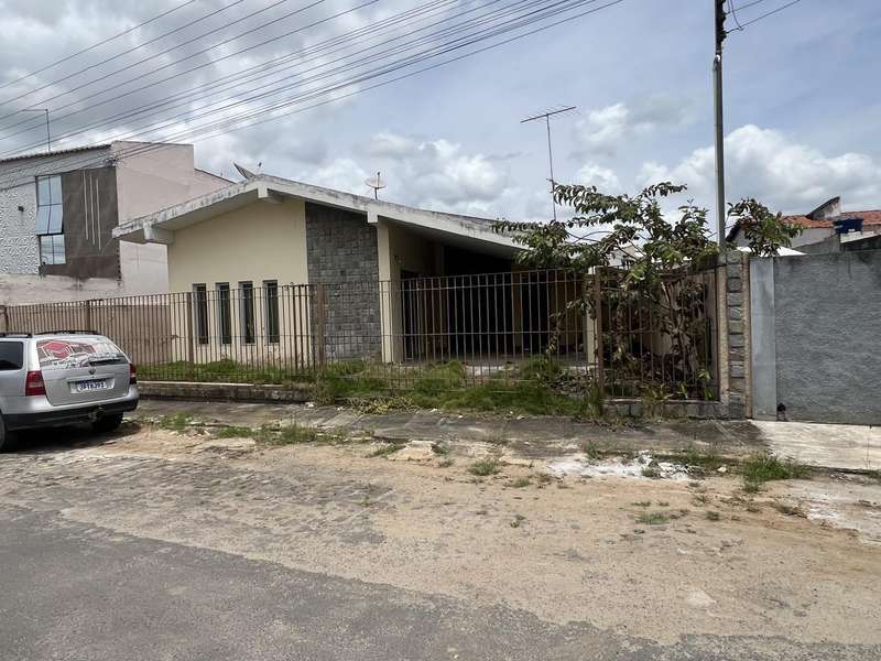 Foto 1 de 8: Terreno em leilão em Simão Dias - SE, bairro Centro — LOTE 001 IMÓVEL - CENTRO - SIMÃO DIAS/SE