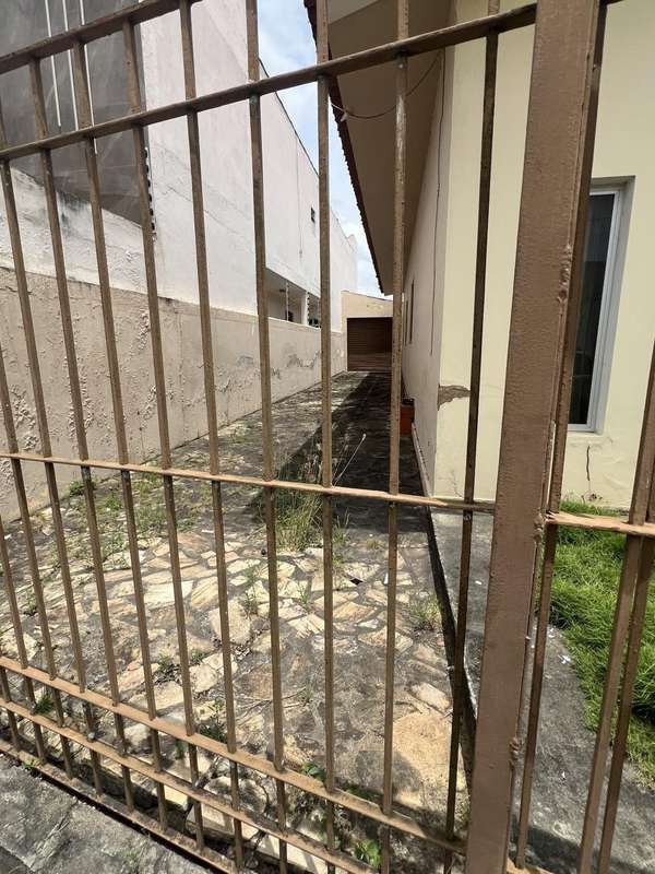 Foto 2 de 8: Terreno em leilão em Simão Dias - SE, bairro Centro — LOTE 001 IMÓVEL - CENTRO - SIMÃO DIAS/SE