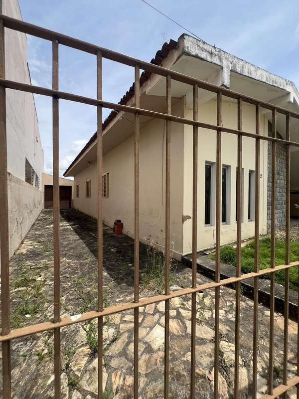 Foto 3 de 8: Terreno em leilão em Simão Dias - SE, bairro Centro — LOTE 001 IMÓVEL - CENTRO - SIMÃO DIAS/SE