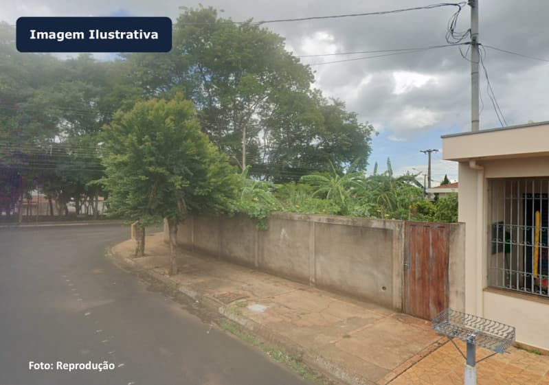 Foto 1 de 3: Terreno em leilão em Santa Cruz Das Palmeiras - SP — LOTE 001 Excelente lote de esquina com 450,73m2 na Rua Bento Altarúgio, n° 146, Jd Santa Cecília, Sa