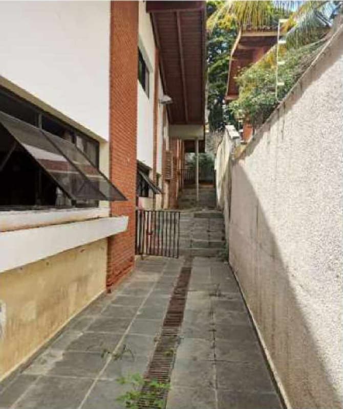 Foto 4 de 20: Terreno em leilão em Itu - SP, bairro Jardim Paraíso I — LOTE 001 Excelente casa de 491,97m2 com 796,52m2 de terreno, em 2 lotes, com frente para Av. das Per
