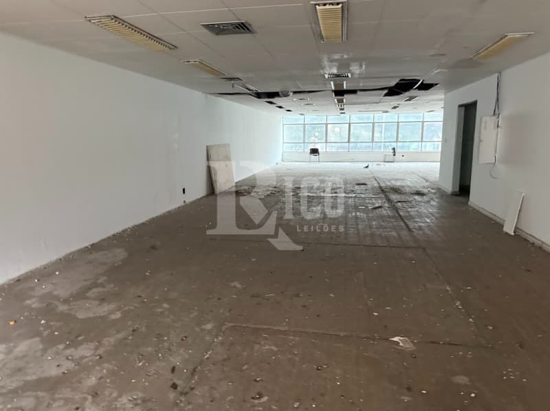 Foto 25 de 56: Comercial em leilão em São Paulo - SP — LOTE 001 Um prédio de 11 pavimentos