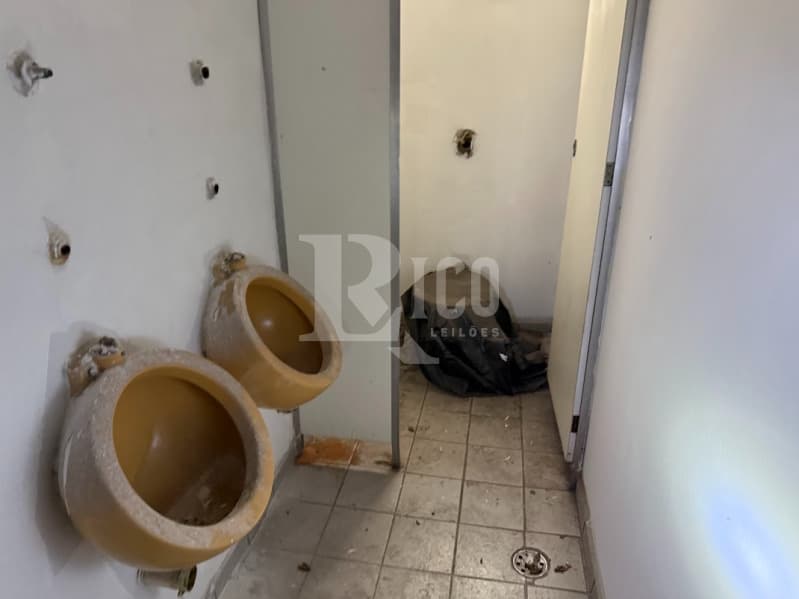 Foto 26 de 56: Comercial em leilão em São Paulo - SP — LOTE 001 Um prédio de 11 pavimentos