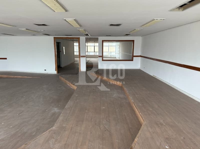 Foto 34 de 56: Comercial em leilão em São Paulo - SP — LOTE 001 Um prédio de 11 pavimentos