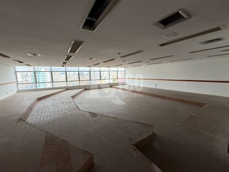 Foto 35 de 56: Comercial em leilão em São Paulo - SP — LOTE 001 Um prédio de 11 pavimentos