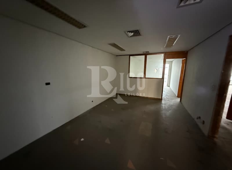 Foto 39 de 56: Comercial em leilão em São Paulo - SP — LOTE 001 Um prédio de 11 pavimentos