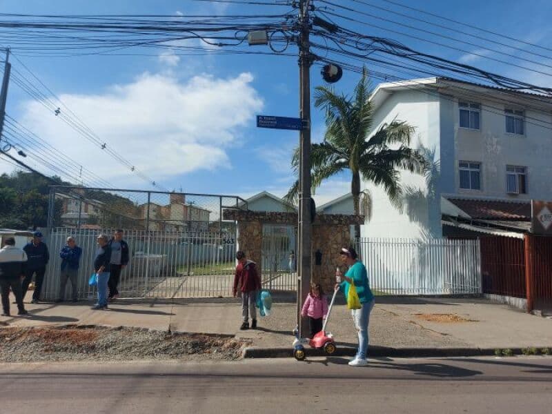 Apartamento em leilão em Curitiba - PR — LOTE 001 CIC - APARTAMENTO nº 04 no 1º pavimento do bloco 06 do CONJUNTO RESIDENCIAL MORADIAS ATENAS