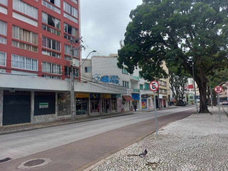 Foto 2 de 4: Comercial em leilão em Curitiba - PR — LOTE 001 CENTRO - LOJA A – Térreo - do CONDOMÍNIO EDIFICIO CASA BLANCA – Avenida Professor Fernando