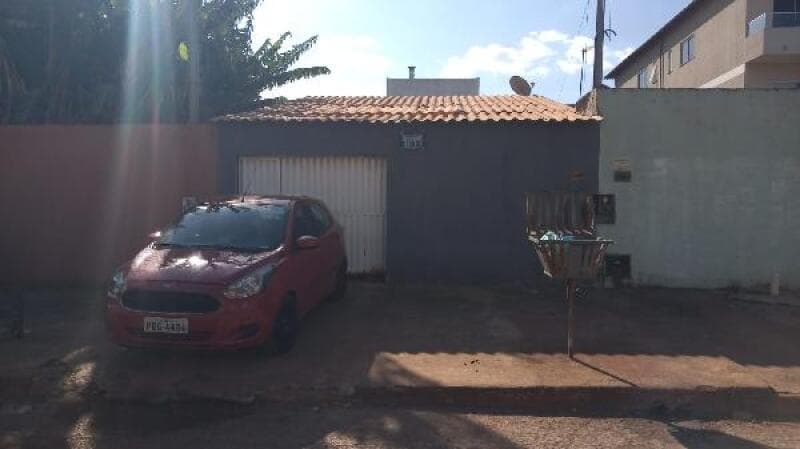 Casa em leilão em Valparaíso De Goiás - GO — LOTE 121 COND CONI I