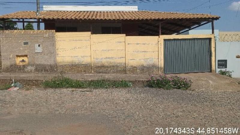 Casa em leilão em Divinópolis - MG — LOTE 145 CASA
