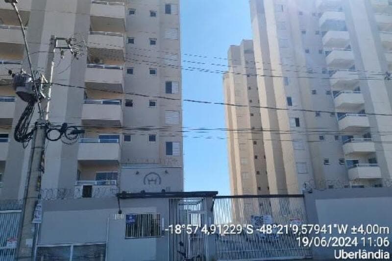 Apartamento em leilão em Uberlândia - MG — LOTE 183 COND RES ROYALE III