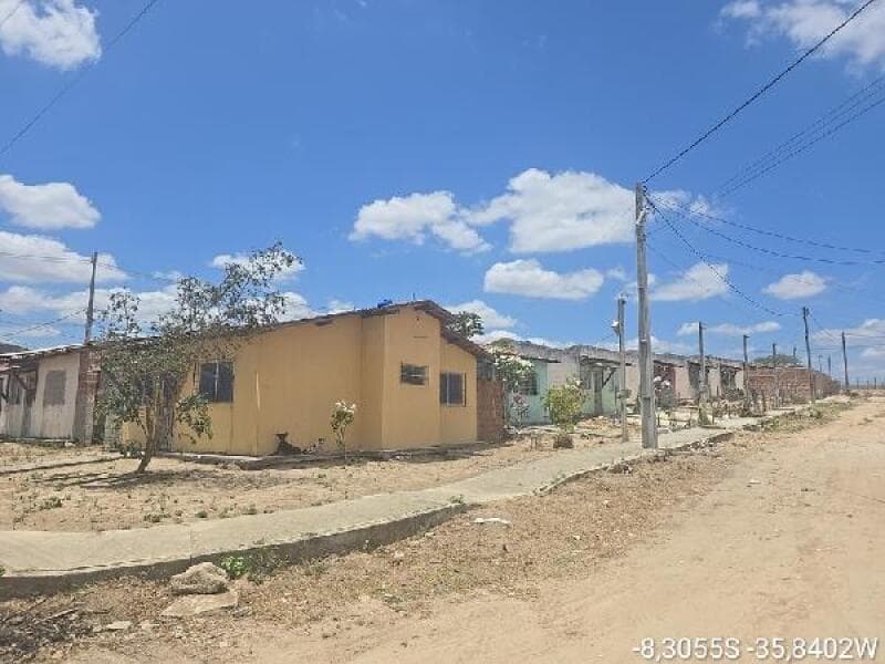 Casa em leilão em Bezerros - PE — LOTE 240 LOT NOVO AMANHECER