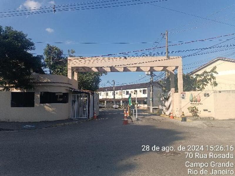 Casa em leilão em Rio De Janeiro - RJ — LOTE 380 CASA