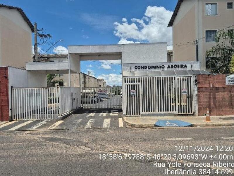Apartamento em leilão em Uberlândia - MG — LOTE 148 RES AROEIRA
