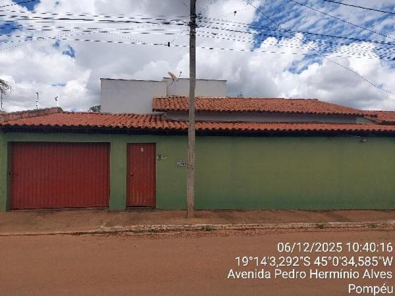 Casa em leilão em Pompéu - MG — LOTE 158 CASA