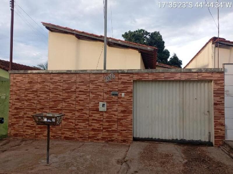 Casa em leilão em Várzea Da Palma - MG, bairro Paulo VI — LOTE 176 CASA