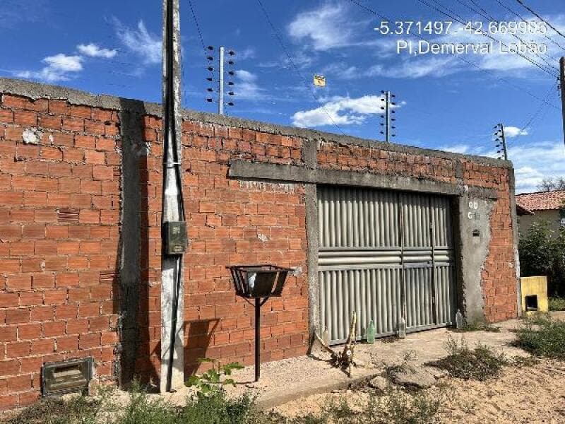 Casa em leilão em Demerval Lobão - PI, bairro São Pedro — LOTE 238 CASA