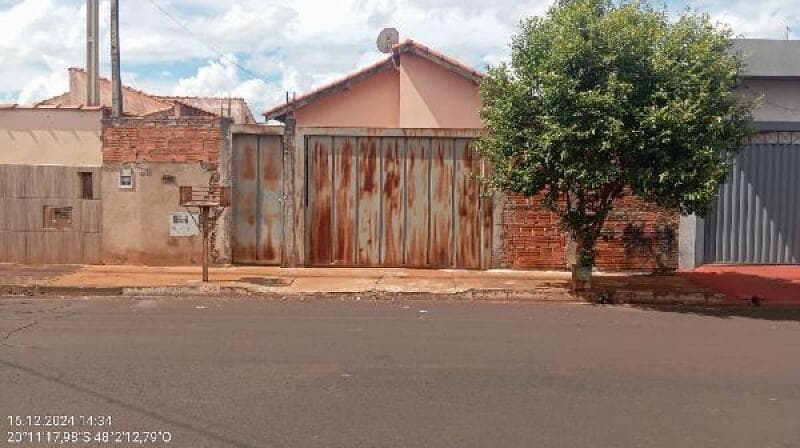 Casa em leilão em Miguelópolis - SP, bairro Centro — LOTE 501 CASA
