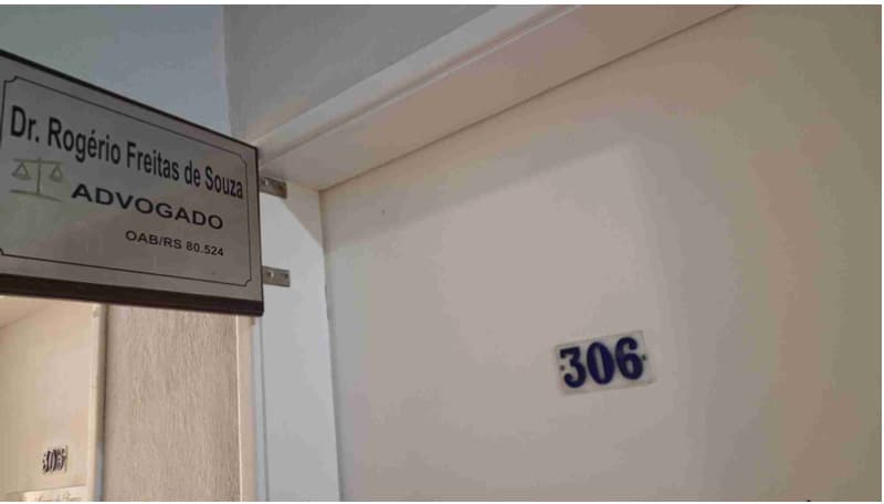 Foto 3 de 3: Comercial em leilão em Rio Grande - RS — LOTE 001 SALA N° 306