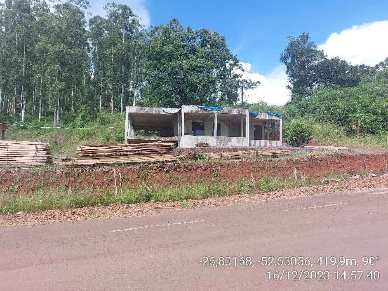 Foto 6 de 8: Terreno em leilão em Marema - SC, bairro Centro — LOTE 051 Terreno urbano, com a área de 29.264,35m², localizado na Rua Hercílio Luz, em Marema-SC