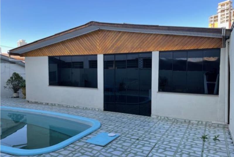 Foto 1 de 6: Terreno em leilão em Chapecó - SC — LOTE 070 O lote urbano nº 15, da quadra nº 404, com a áreade 300 m², do loteamento Nossa Senhora das