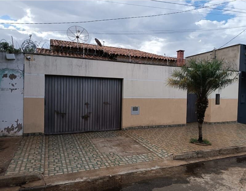 Foto 1 de 3: Terreno em leilão em Ituiutaba - MG — LOTE 002 IMÓVEL RESIDENCIAL COM ÀREA DE 250M² EM ITUIUTABA/MG