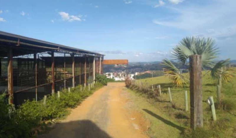 Foto 2 de 10: Casa em leilão em Juiz De Fora - MG — LOTE 004 IMÓVEL URBANO NO CONDOMÍNIO REAL RESIDENCE