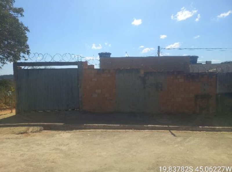 Casa em leilão em Nova Serrana - MG — LOTE 174 MG - NOVA SERRANA