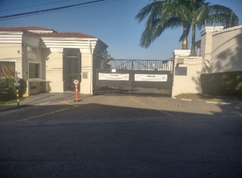 Casa em leilão em Carapicuíba - SP, bairro Chácara São Domingos — LOTE 427 SP - CARAPICUIBA