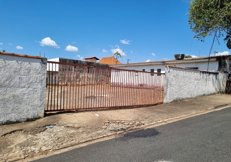 Foto 2 de 3: Casa em leilão em São Sebastião Do Paraíso - MG, bairro Jardim Planalto — LOTE 001 IMÓVEL RESIDENCIAL EM SÃO SEBASTIÃO DO PARAÍSO/MG