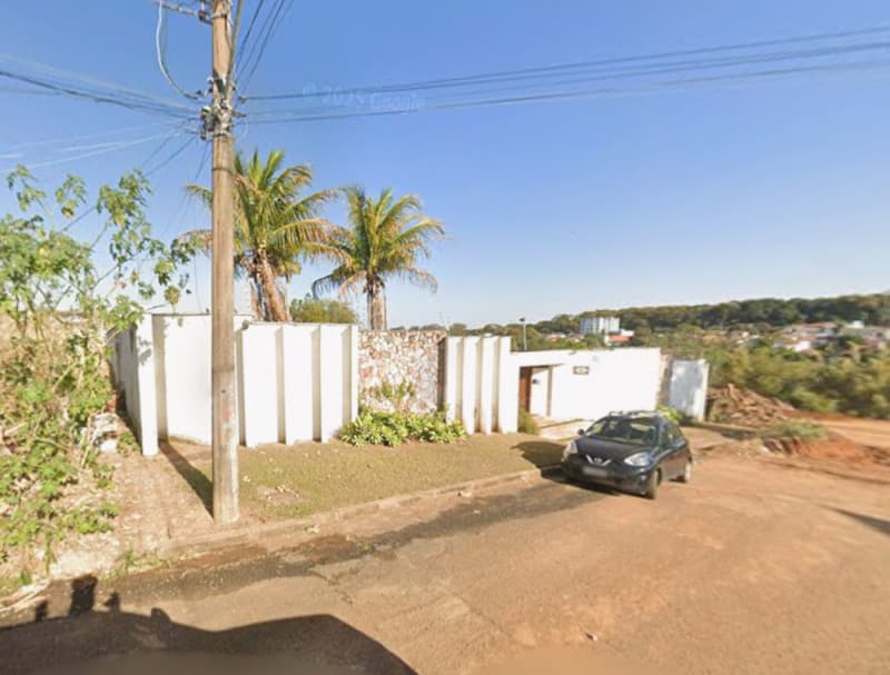 Foto 2 de 3: Casa em leilão em Araguari - MG — LOTE 001-1 EXCELENTE IMÓVEL RESIDENCIAL EM ARAGUARI/MG