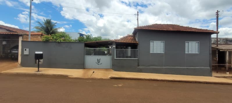 Foto 1 de 6: Casa em leilão em Capinópolis - MG, bairro Centro — LOTE 001 IMÓVEL RESIDENCIAL EM CAPINÓPOLIS/MG