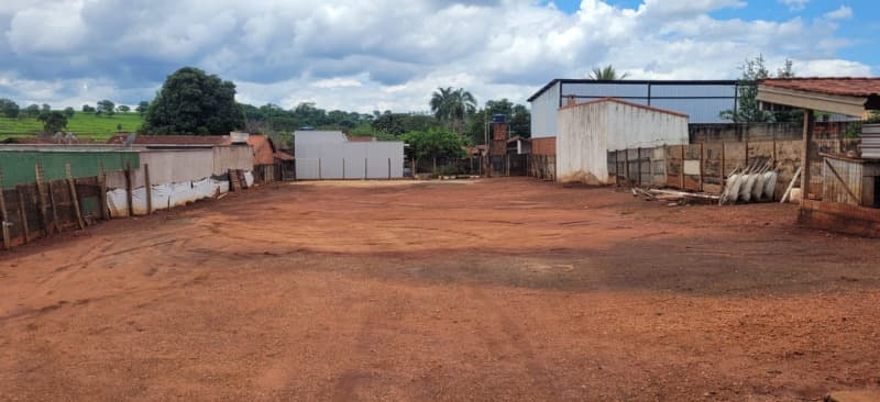 Foto 5 de 6: Casa em leilão em Capinópolis - MG, bairro Centro — LOTE 001 IMÓVEL RESIDENCIAL EM CAPINÓPOLIS/MG
